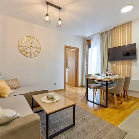 アパート Calma ズラティボール